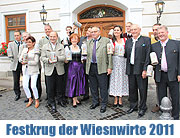 Den Festkrug der Wiesnwirte 2011 ziert die Schützenliesl - vorgestellt am 28.07.2011 (©Foto: MartiN Schmitz)
